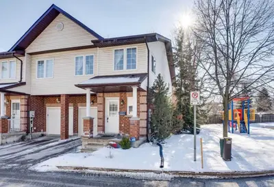 Att/Row/Townhouse in Barrie
