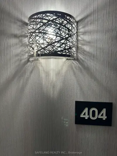 39 Ferndale Drive S 404, Barrie, On L4n 5t5