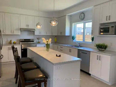 2 Rowland Street, Collingwood, On L9y 5m5