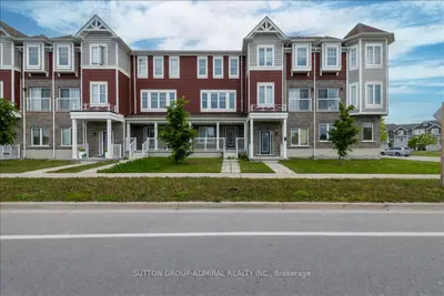 Att/Row/Townhouse in Wasaga Beach