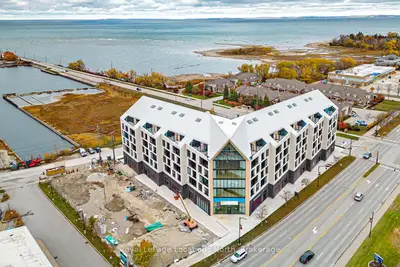 Condo Apartment in Collingwood