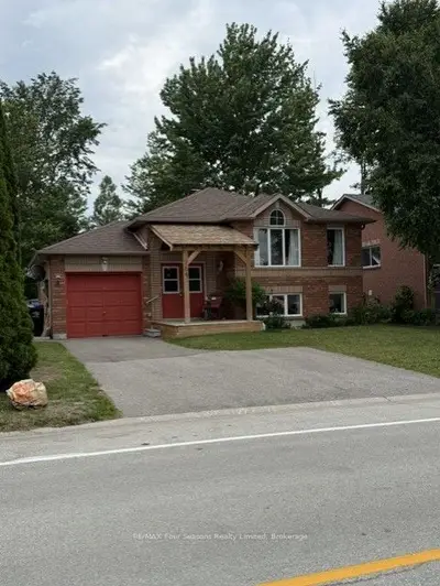 Detached in Wasaga Beach
