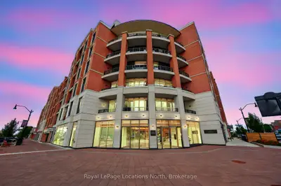 Condo Apartment in Collingwood