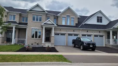 Att/Row/Townhouse in Wasaga Beach