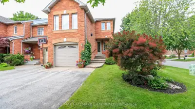 Att/Row/Townhouse in Barrie