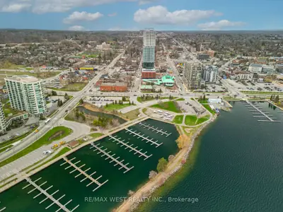 39 Mary Street 1210, Barrie, On L4n 1s9