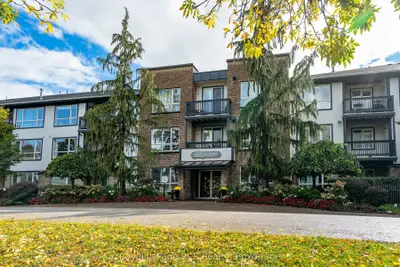 Condo Apartment in Collingwood
