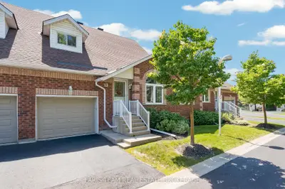 Condo Townhouse in Barrie