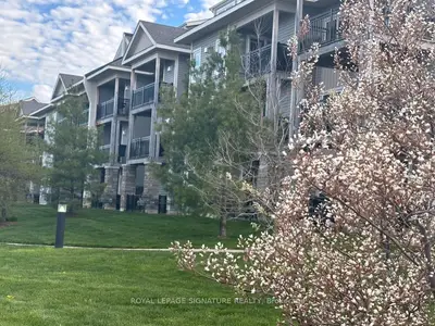 Condo Townhouse in Collingwood