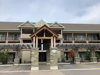 Condo Apartment in Collingwood