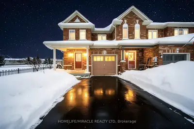 Att/Row/Townhouse in Barrie