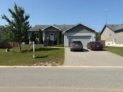 Detached in Clearview