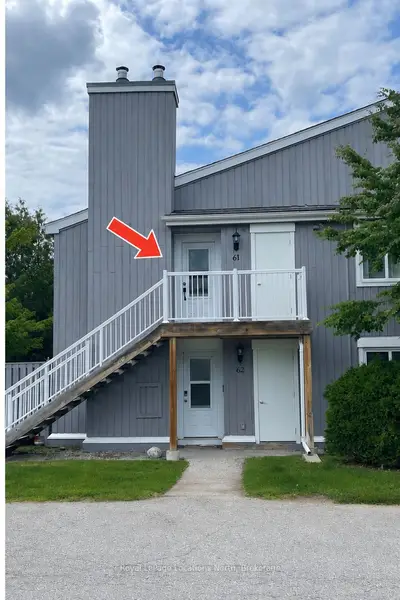 Condo Townhouse in Collingwood