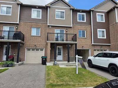 Att/Row/Townhouse in Barrie