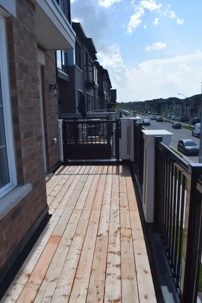 Att/Row/Townhouse in Barrie