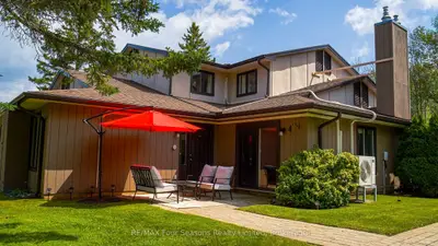 Condo Townhouse in Collingwood
