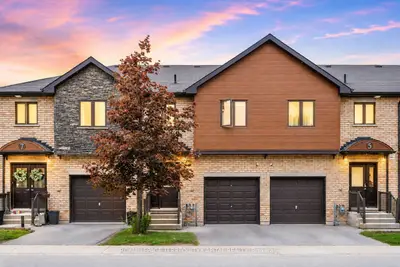29 Madelaine Drive 6, Barrie, On L9j 0g8