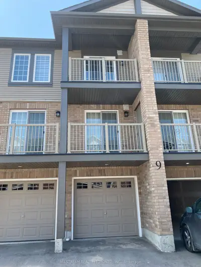 Condo Townhouse in Barrie