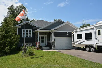 Detached in Wasaga Beach