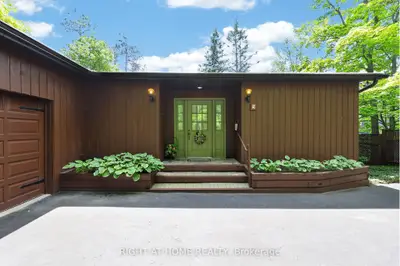 5 Pine Point, Oro-medonte, On L4m 4y8