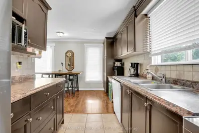 16 AUSTEN Lane, Barrie, ON L4N 4V1
