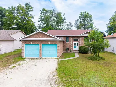 Detached in Wasaga Beach