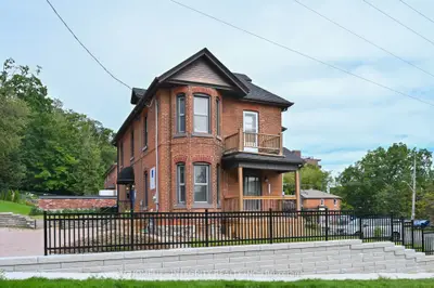25 Berczy Street, Barrie, On L4m 3p6