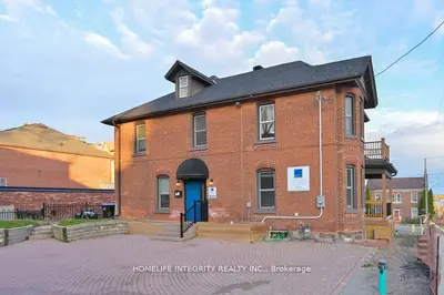 25 Berczy Street, Barrie, On L4m 3p6