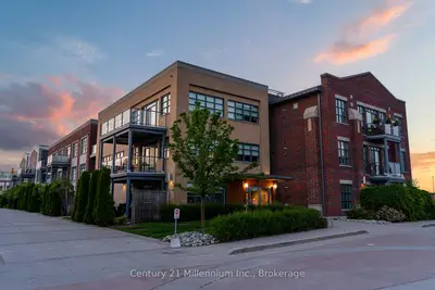 Condo Apartment in Collingwood