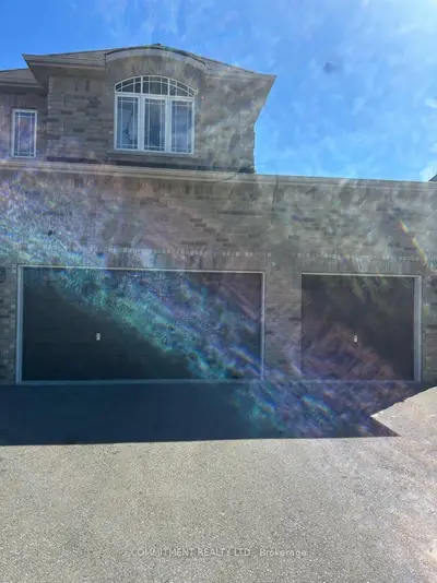 Detached in Wasaga Beach