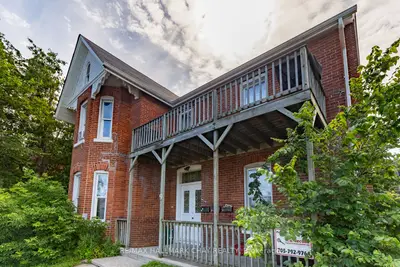 9 Penetang Street, Barrie, On L4m 1v5
