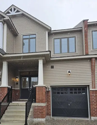 Att/Row/Townhouse in Barrie