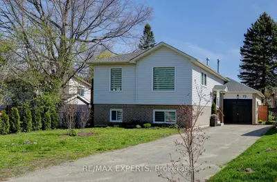 Detached in Wasaga Beach