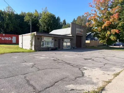 156 ROBERT Street, Penetanguishene, ON L9M 1P8