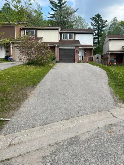 Att/Row/Townhouse in Barrie