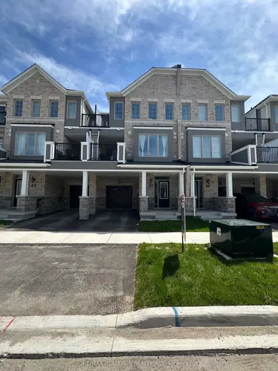 Att/Row/Townhouse in Barrie