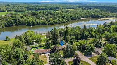 1 Elgin Street, Clearview, On L0m 1n0