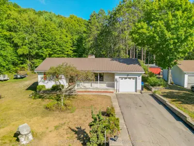 22 Glendale Road, Tiny, On L9m 0c2