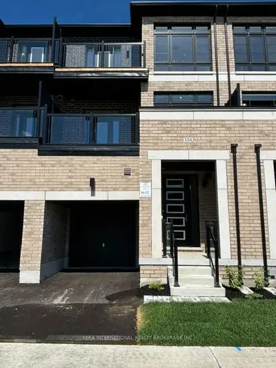 Att/Row/Townhouse in Barrie