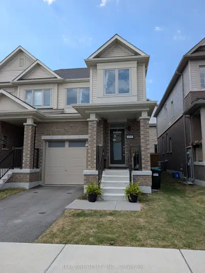 Att/Row/Townhouse in Barrie