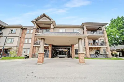 Condo Apartment in Springwater