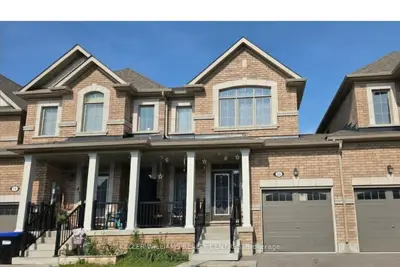 Att/Row/Townhouse in Collingwood