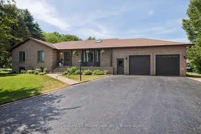 Detached in Clearview