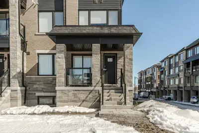 Condo Townhouse in Barrie