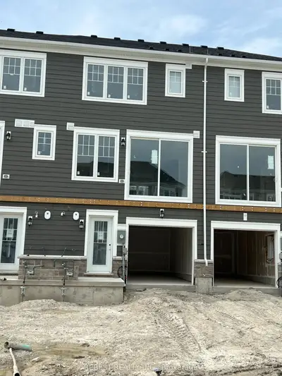 Att/Row/Townhouse in Wasaga Beach