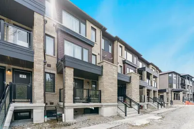 Condo Townhouse in Barrie