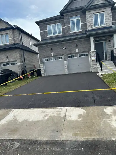 Detached in Wasaga Beach