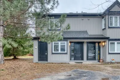Condo Townhouse in Collingwood