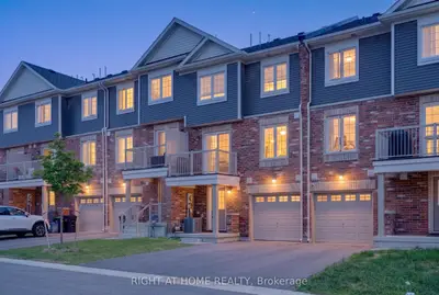 Att/Row/Townhouse in Barrie