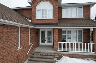 43 Carley Crescent, Barrie, On L4n 0m8